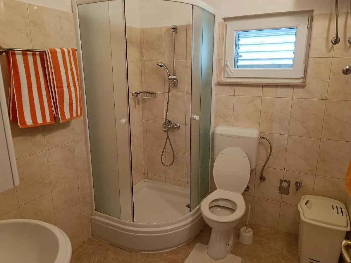 Apartment Apartman Utiha Nevidane