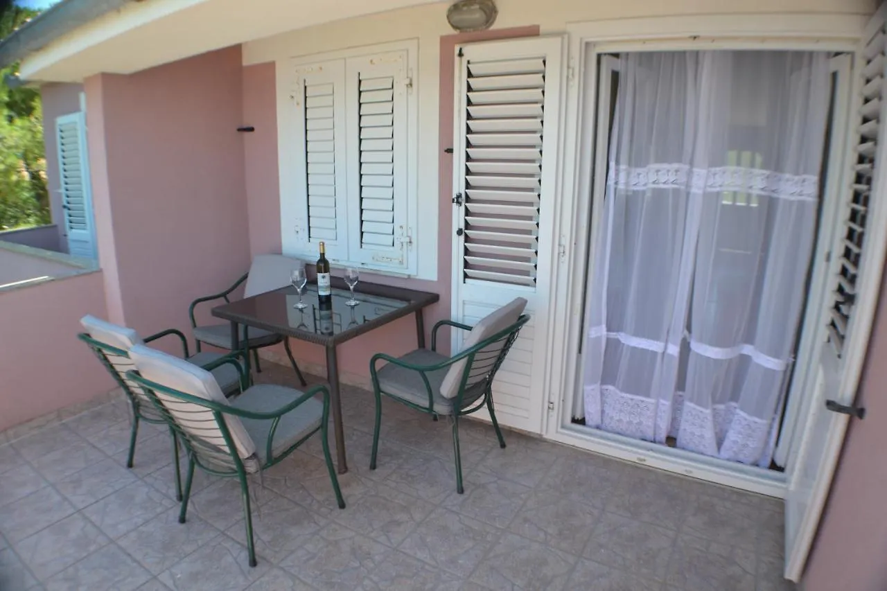 Apartman Utiha Nevidane 0*,  Croatia
