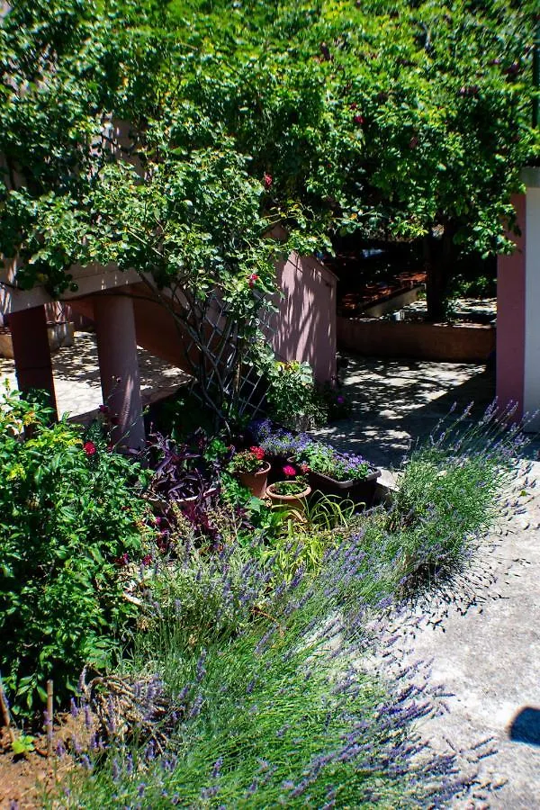 Apartment Apartman Utiha Nevidane Croatia