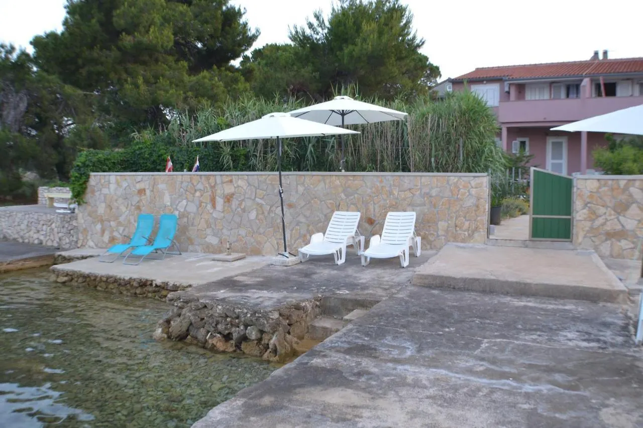 Apartment Apartman Utiha Nevidane Croatia